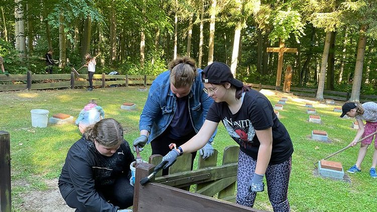 Pflegearbeiten Lazarettfriedhof Gelbensande