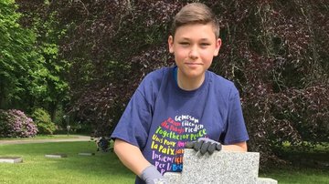 Schüler Gymnasium Rövershagen - Arbeit auf Kriegsgräberanlage Schwerin