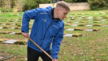 Arbeitseinsatz auf dem OdF Gräberfeld auf dem Westfriedhof in Magdeburg 2023 - Dominic Lagoski