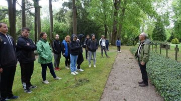 Pflegearbeiten Schülerinnen und Schüler Pestalozzischule Demmin - Gräberfeld 1. Weltkrieg