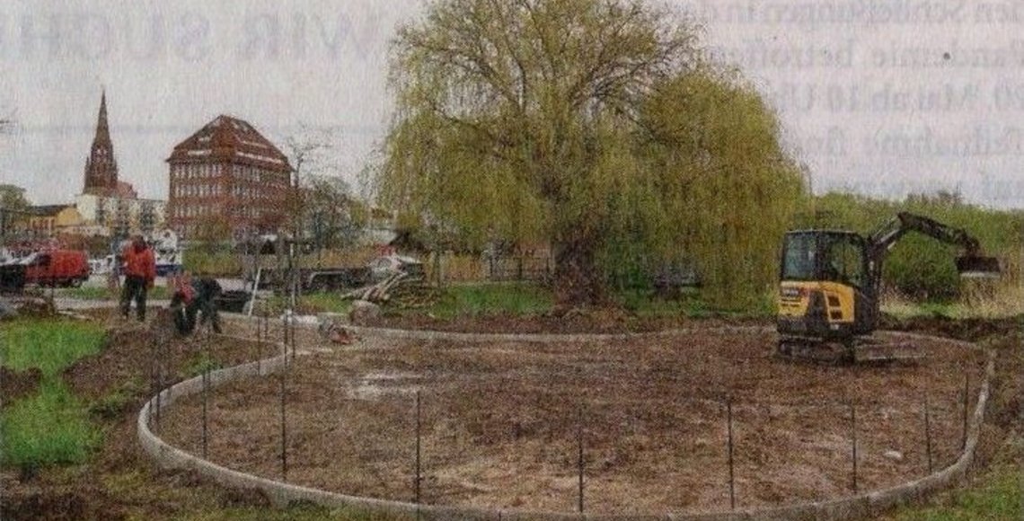 Blick auf die beginnenden Bauarbeiten des Gartens der Erinnerung in Demmin