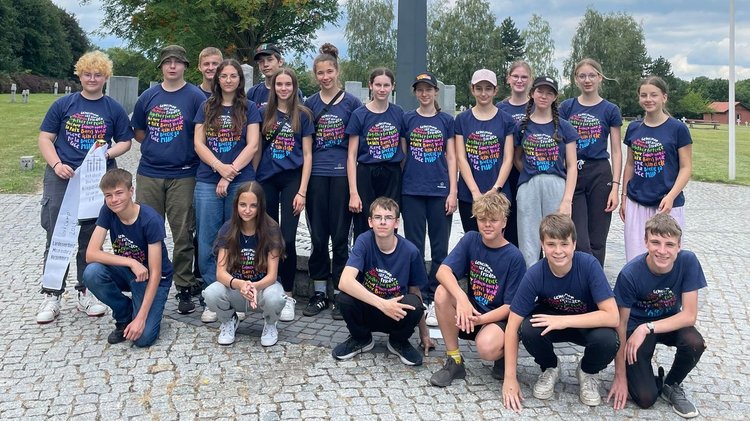 Gedenkstättenfahrt Polen 2024 - Teilnehmergruppe AG "Kriegsgräber" Europaschule Rövershagen