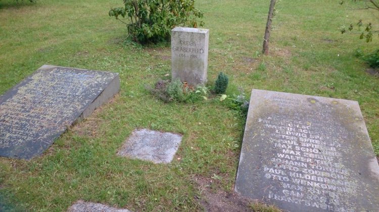 Kriegsgräber I. Weltkrieg - St.-Jantzen-Park Warnemünde/ Rostock